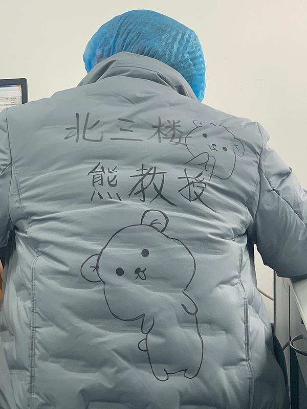 一只上海快遞來(lái)的“防毒面具”，寄托了太多的關(guān)愛(ài)